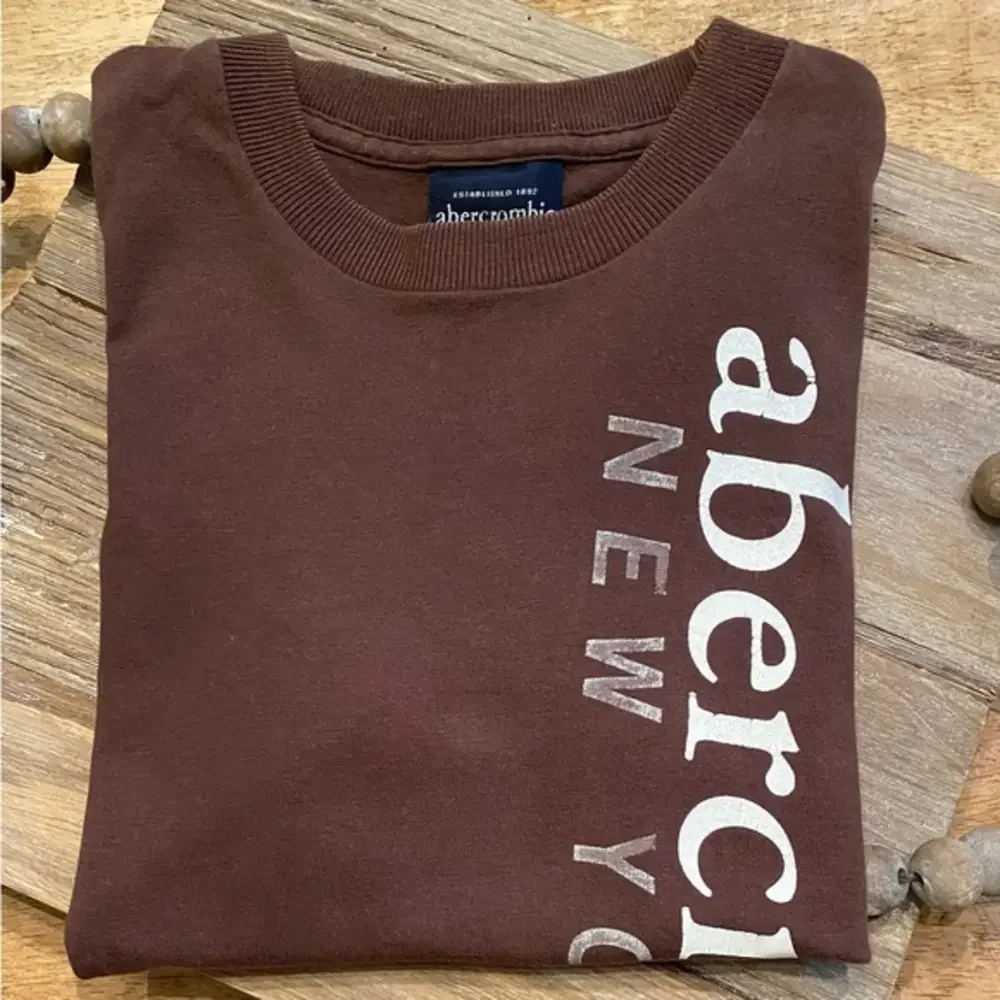 Abercrombie and Fitch Boy’s Small 100% Cotton Brown Graphic Short Sleeve T-Shirt